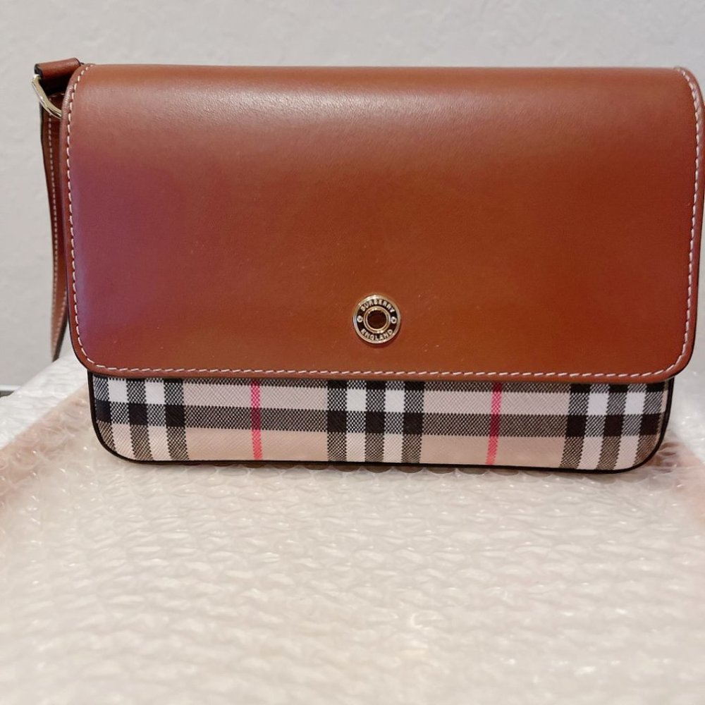 Authentic Burberry Crossbody - Picture 1 of 5